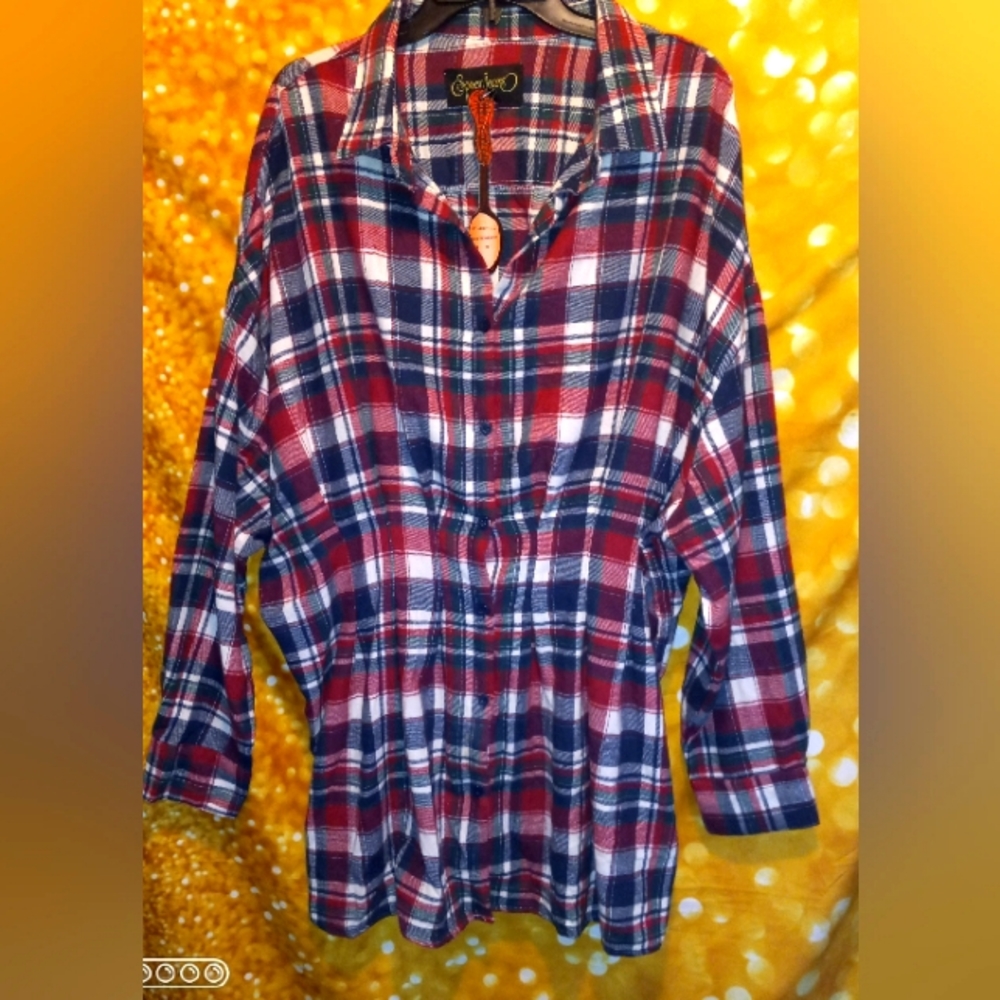 🔵⚪️🔴 Fall is on the way! This flannel-look long top will keep you warm. 🔴⚪️🔵